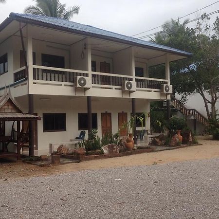 Roong Arun Resort Chaiya Exterior foto